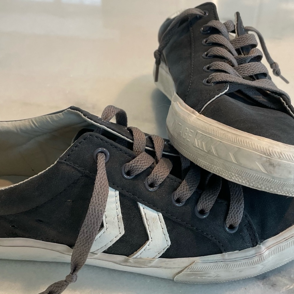 Very Cute Vintage Havana Sneakers size 6 🤩